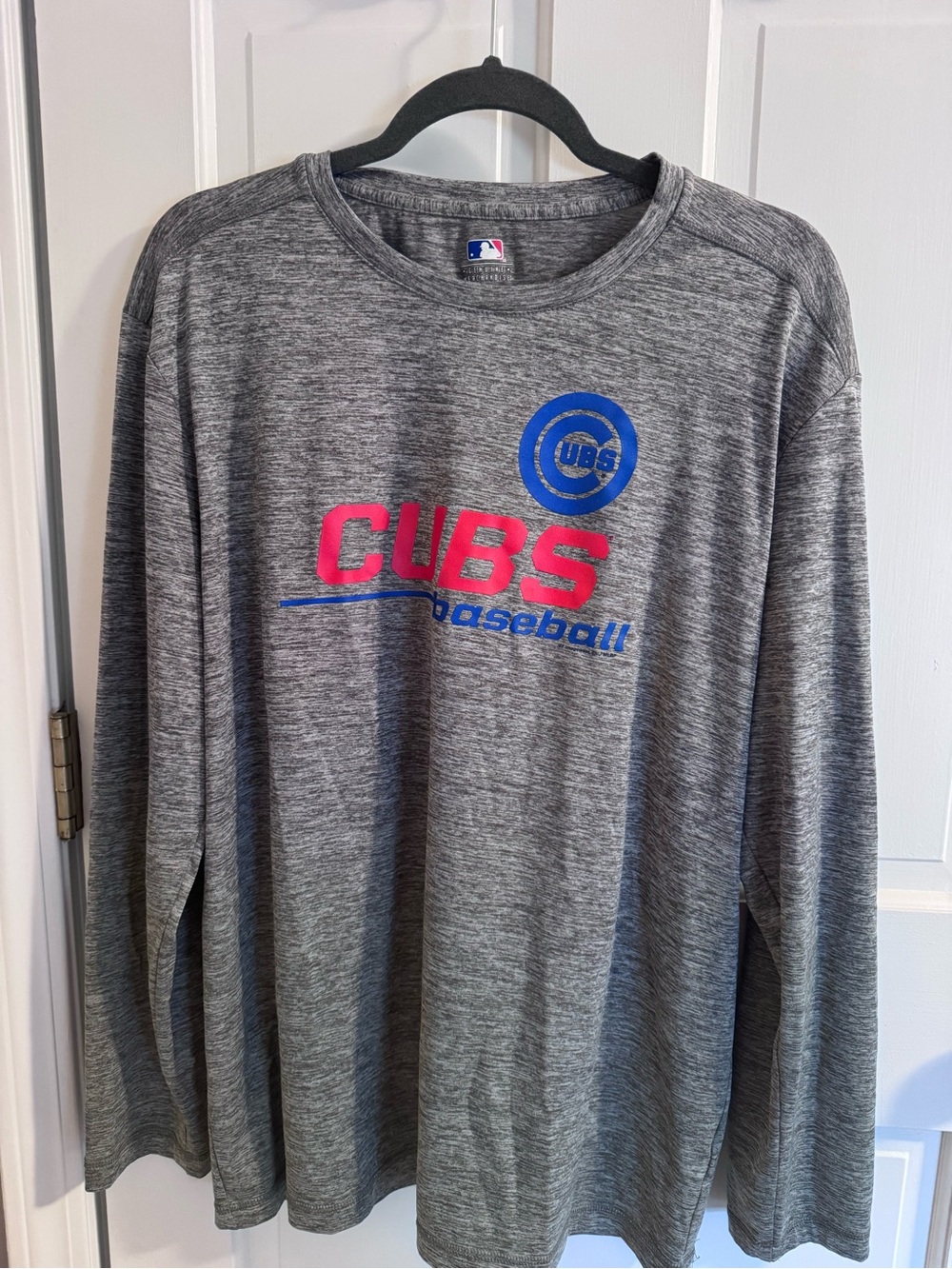 Genuine Merchandise Gray MLB Logo Tee men’s Chicago Cubs
